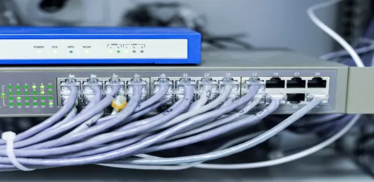 Ce inseamna PoE si cum poate simplifica aceasta tehnologie instalarea camerelor de supraveghere?